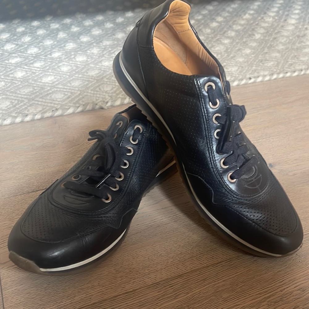 Magnanni men's black leather sneakers